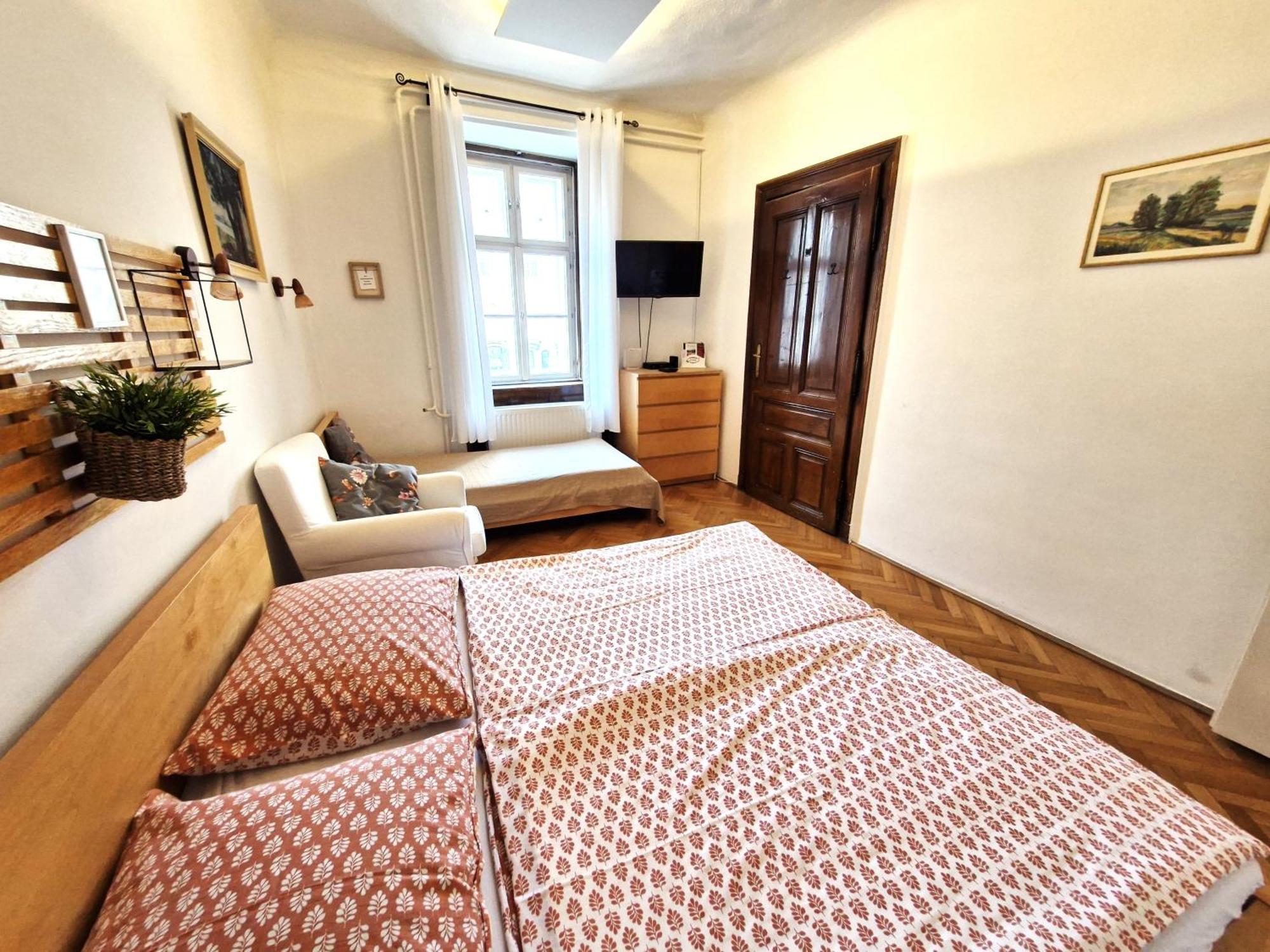 Varkeruelet Apartman Шопрон Экстерьер фото