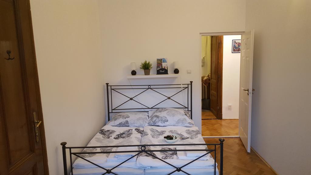 Varkeruelet Apartman Шопрон Экстерьер фото