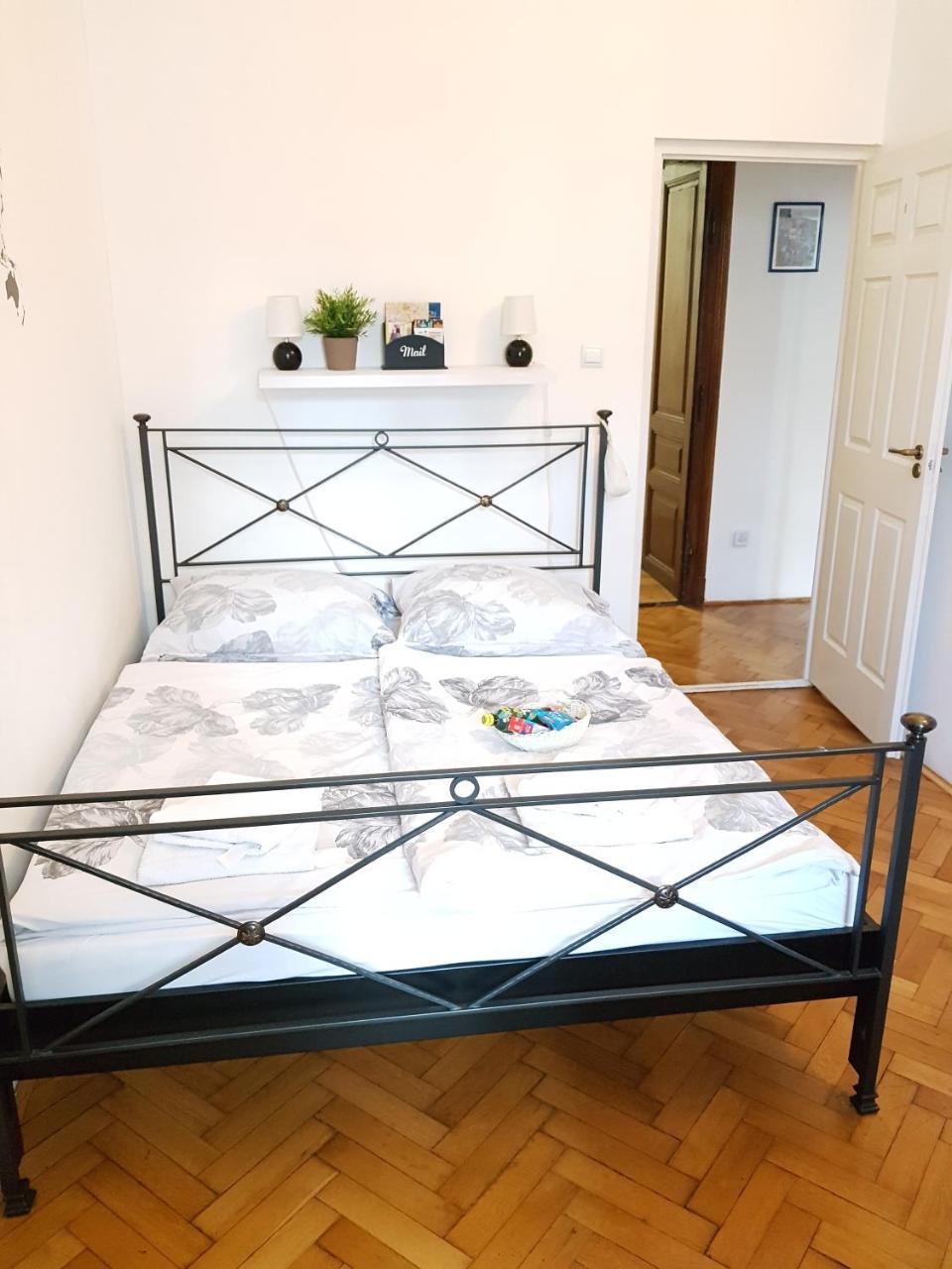 Varkeruelet Apartman Шопрон Экстерьер фото